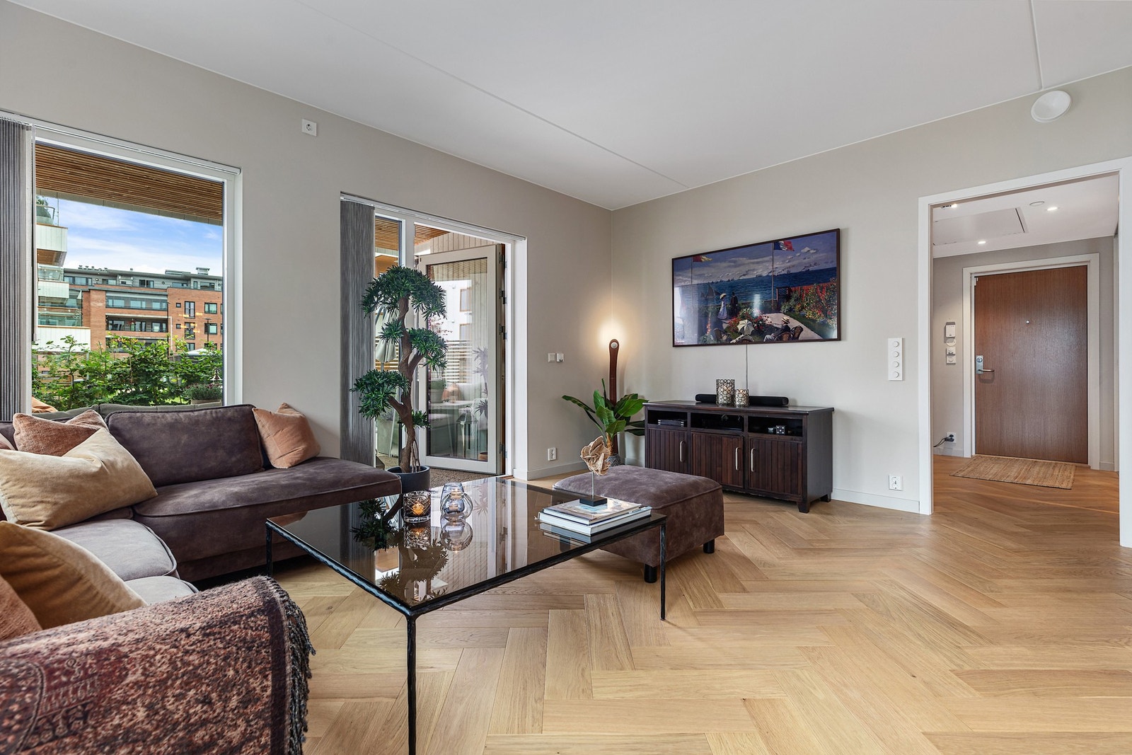 Det er lagt pen parkett i entré, stue og spisestue, oppgradert utover standardvalg Galleribilde