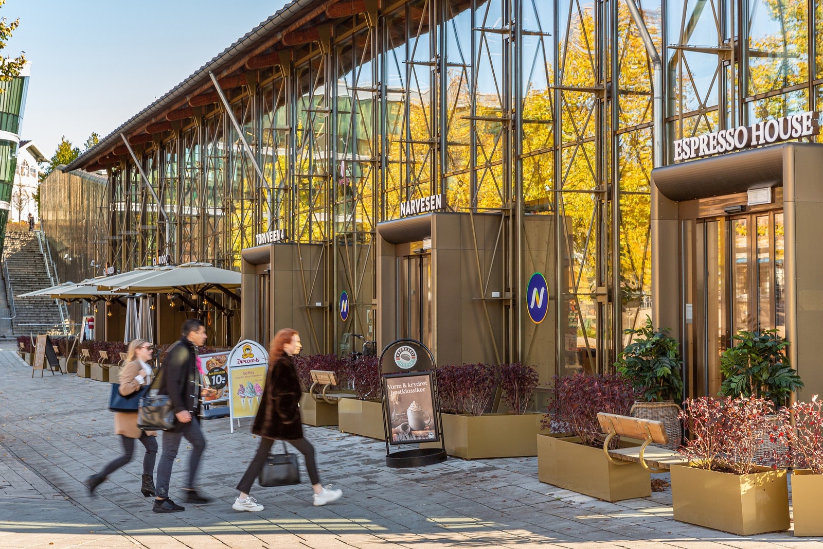 Asker sentrum har et variert kafé- og restauranttilbud Galleribilde