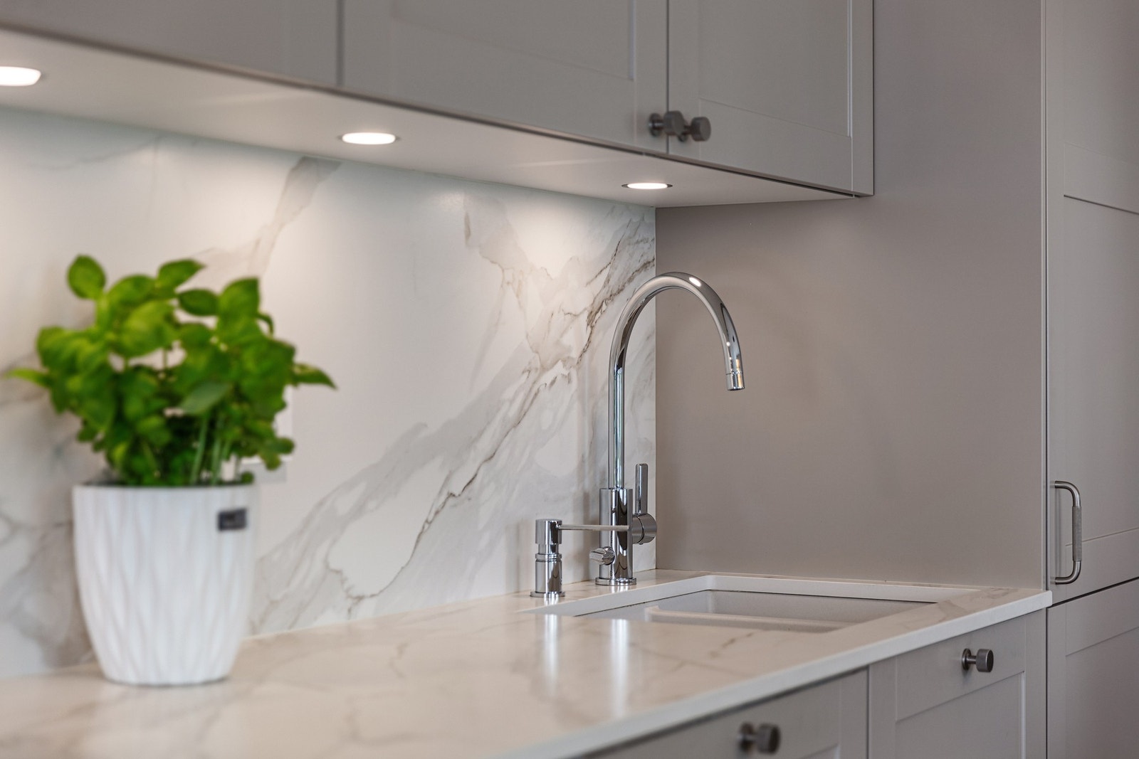 Her er oppvaskkum i kompositt fra Blanco Subline med såpedispenser Galleribilde