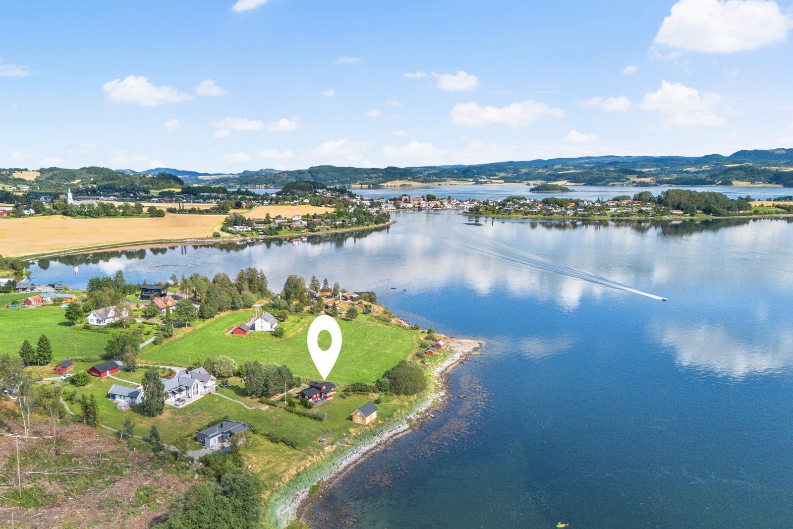 Velkommen til Hamnavegen 174, presenter av EiendomsMegler1 v/ Trond Petter Strandvik! Foto: ELW media (Espen Wåde) Galleribilde