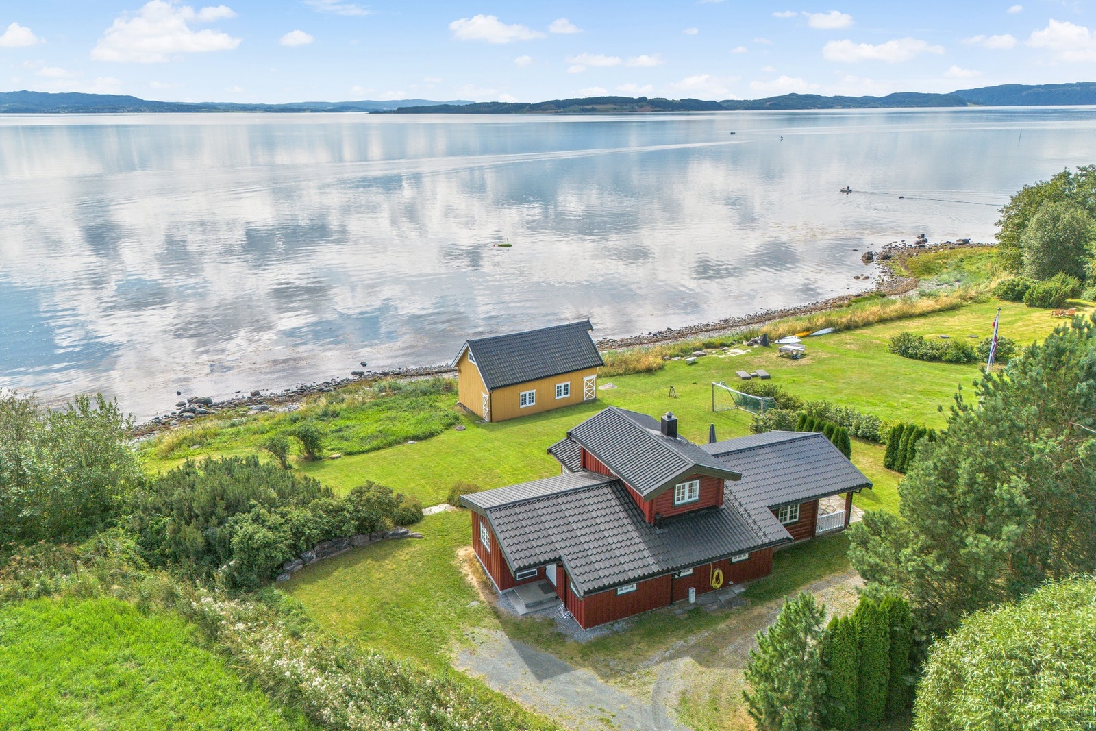 Meget attraktiv beliggenhet nede ved vannkanten på Inderøy! Galleribilde