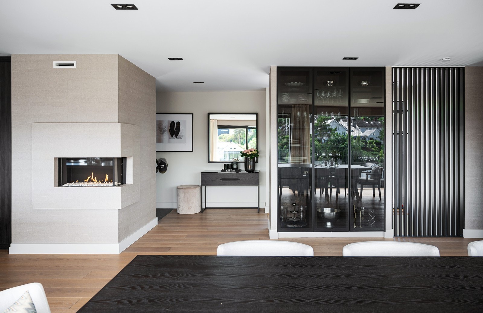 Boligen har fine snekkerbygde løsninger. Galleribilde