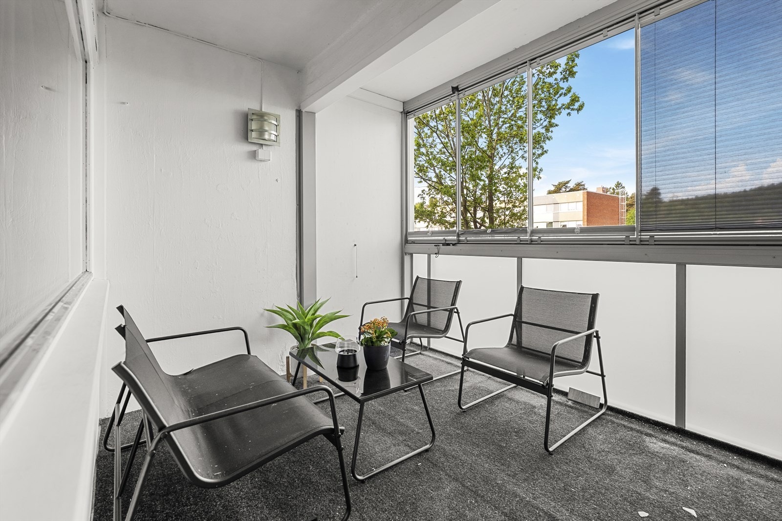 Nydelig balkong ettermiddag- og kveldssol. Galleribilde