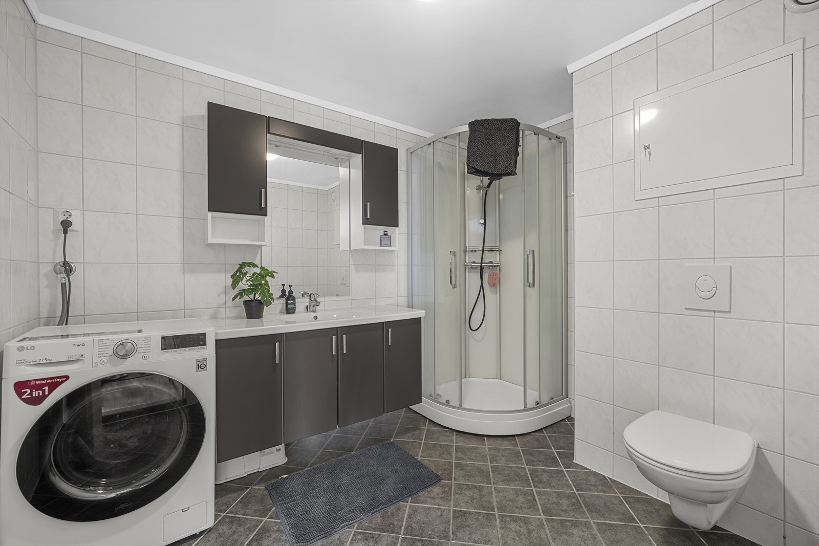 Delikat baderom tatt i regi av borettslaget i 2015/16. Galleribilde