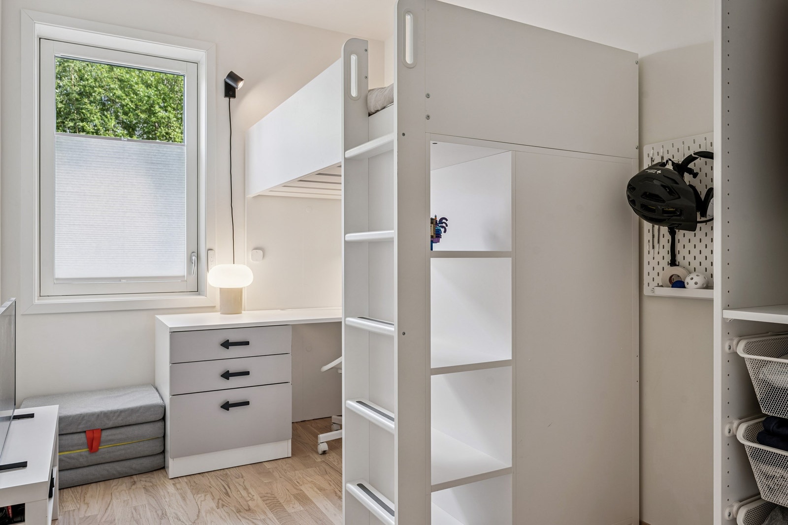 Soverom 2 egner seg godt som barnerom, gjesterom eller kontor Galleribilde