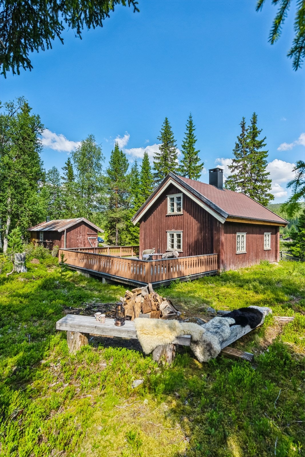 Her får du ekte hyttesjarm i naturskjønne omgivelser, perfekt for både vinter - og sommerbruk Galleribilde