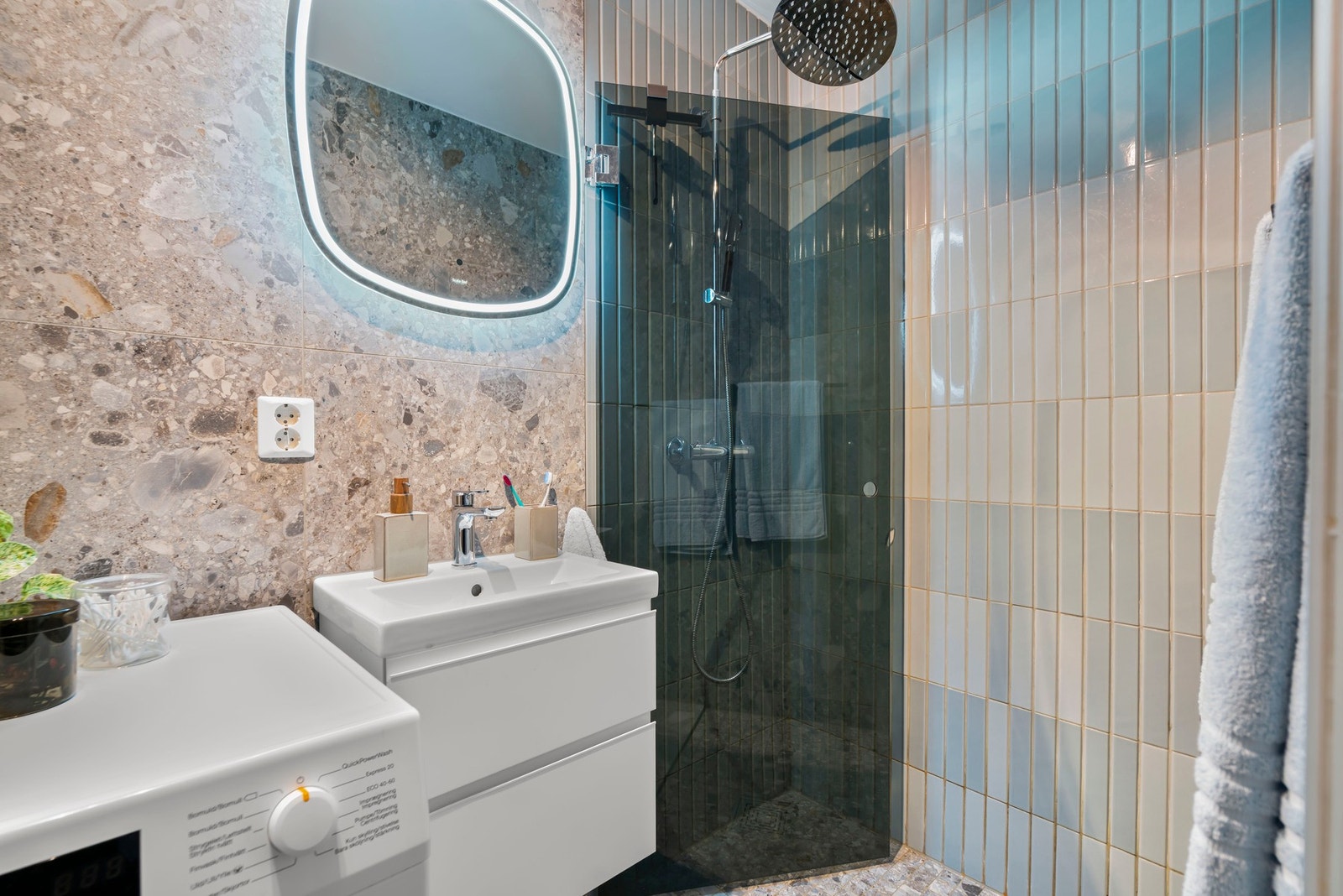 Meget lekkert baderom oppusset i regi av eier i 2021. Galleribilde