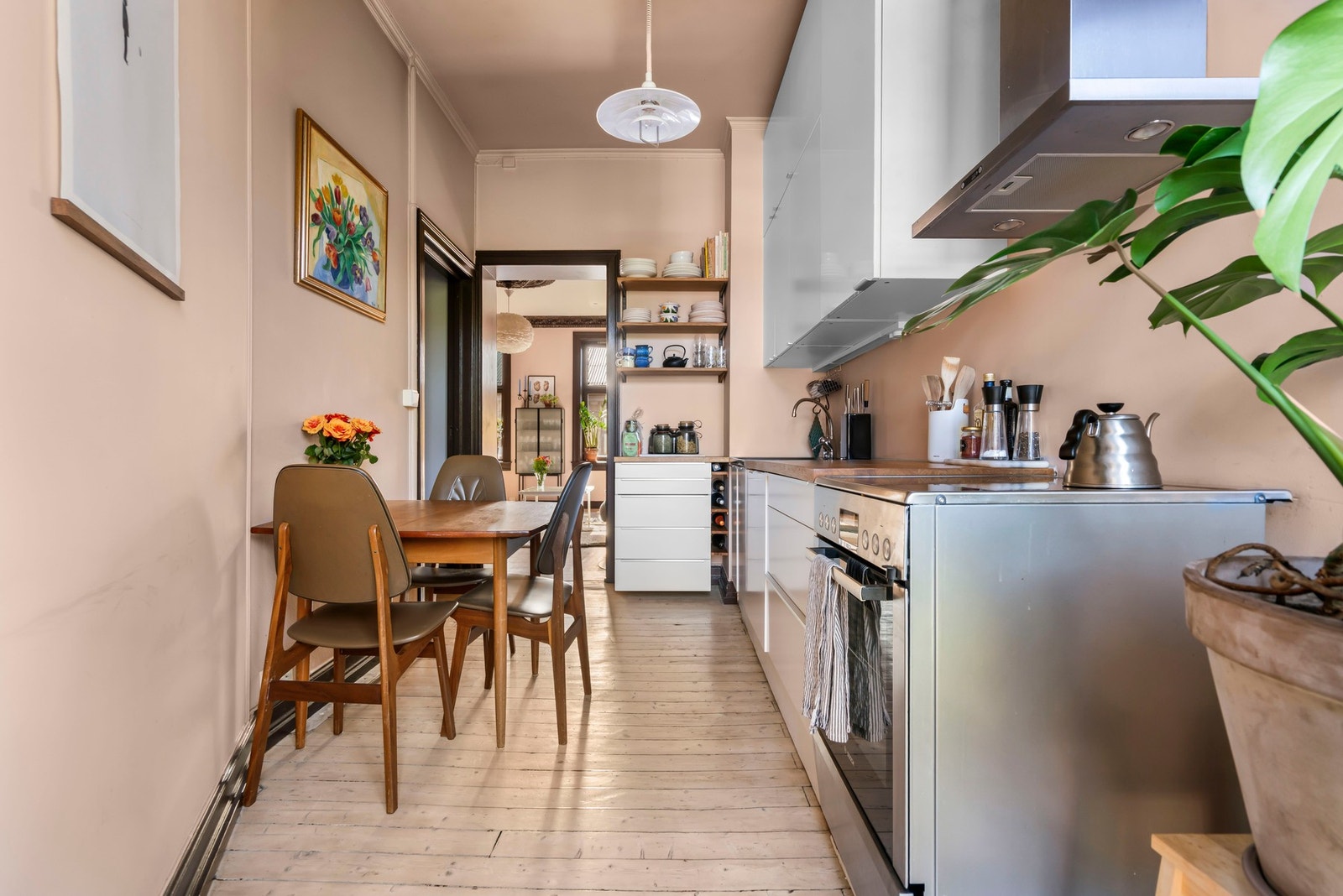 Her har man plass til en hyggelig spiseplass. Galleribilde