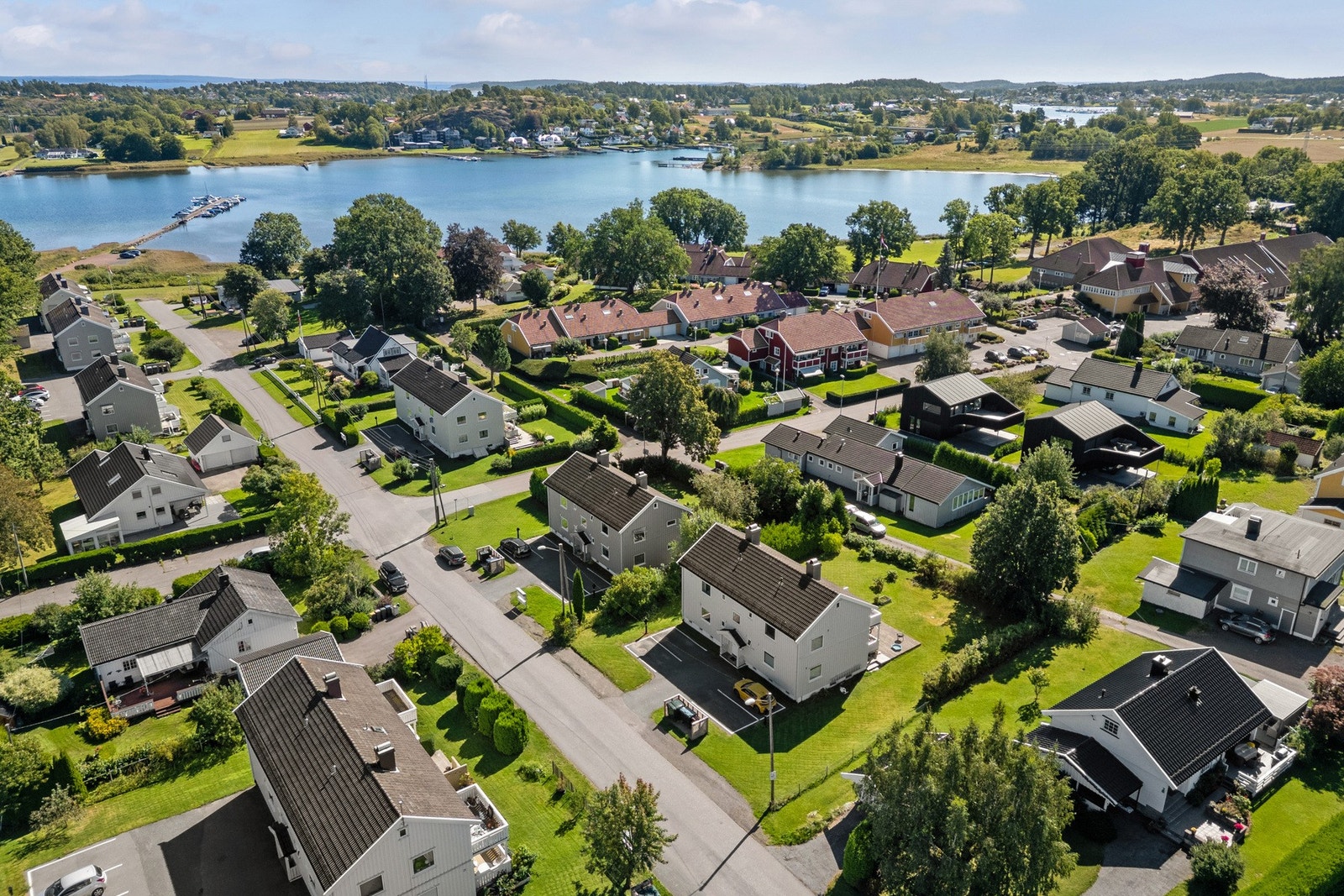 Nøtterøy er kjent for sin vakre skjærgård og nydelige kyststi som går flere steder langs med fjorden. Galleribilde