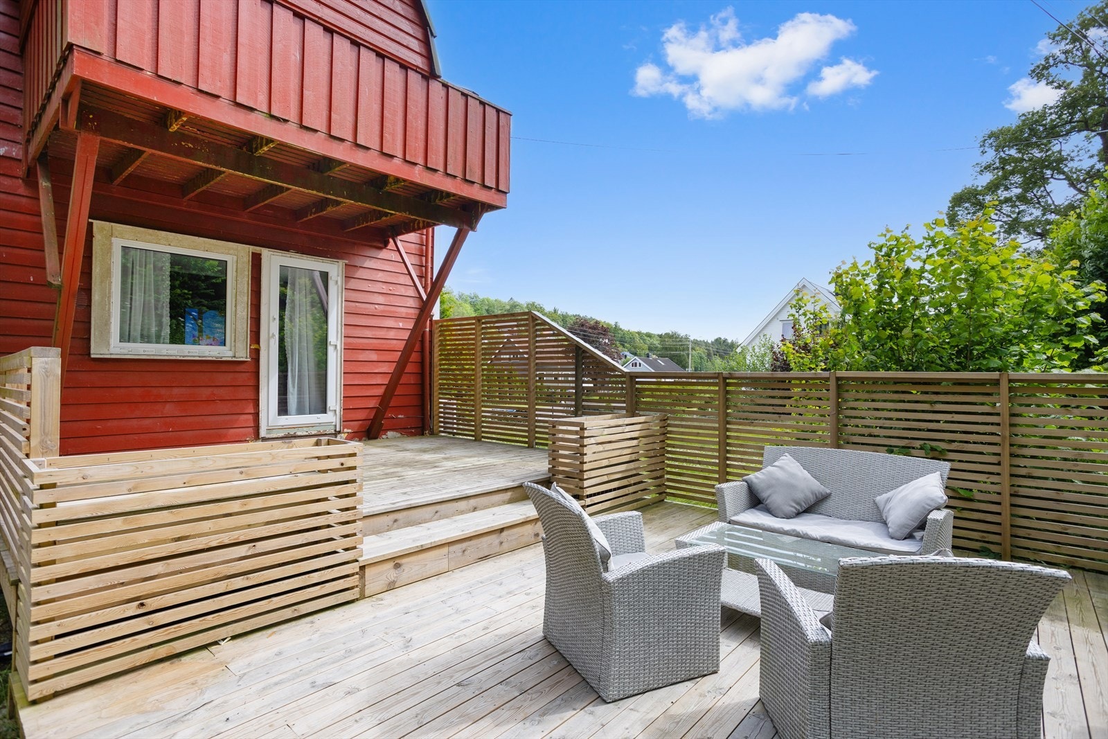 Terrasse like utenfor stuen på hele 36kvm. Galleribilde