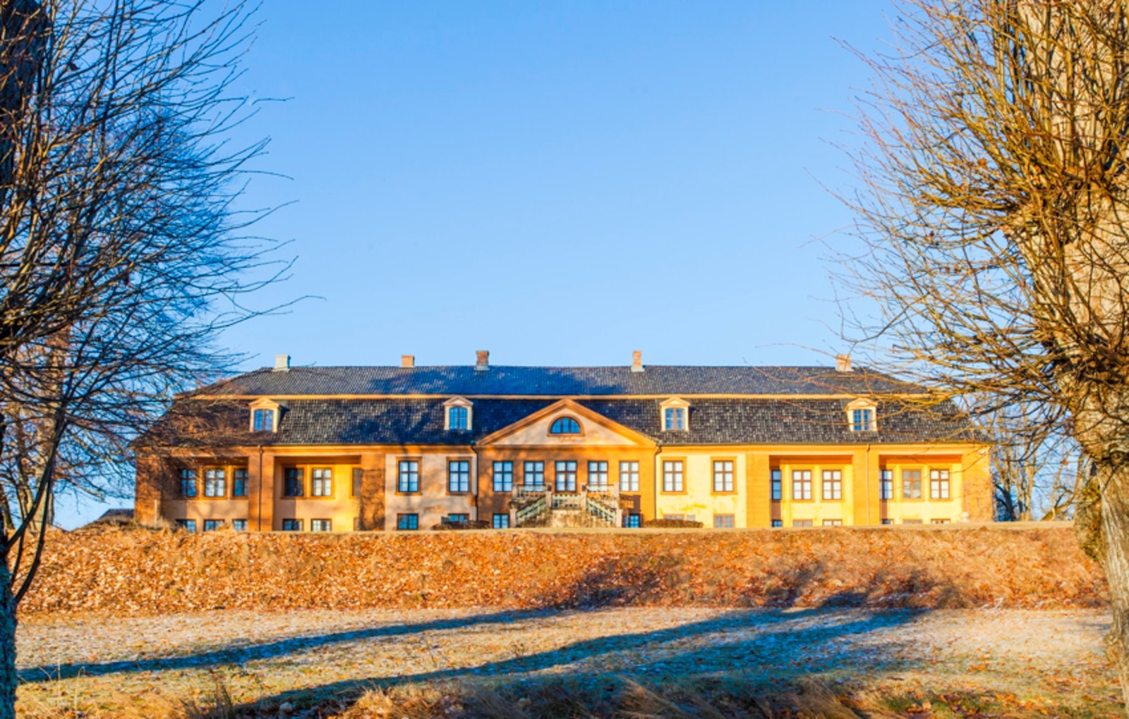 Her ligger også det populære utfartsstedet Bogstad gård med café, kulturarrangementer og åpent fjøs for barna hele året. Galleribilde