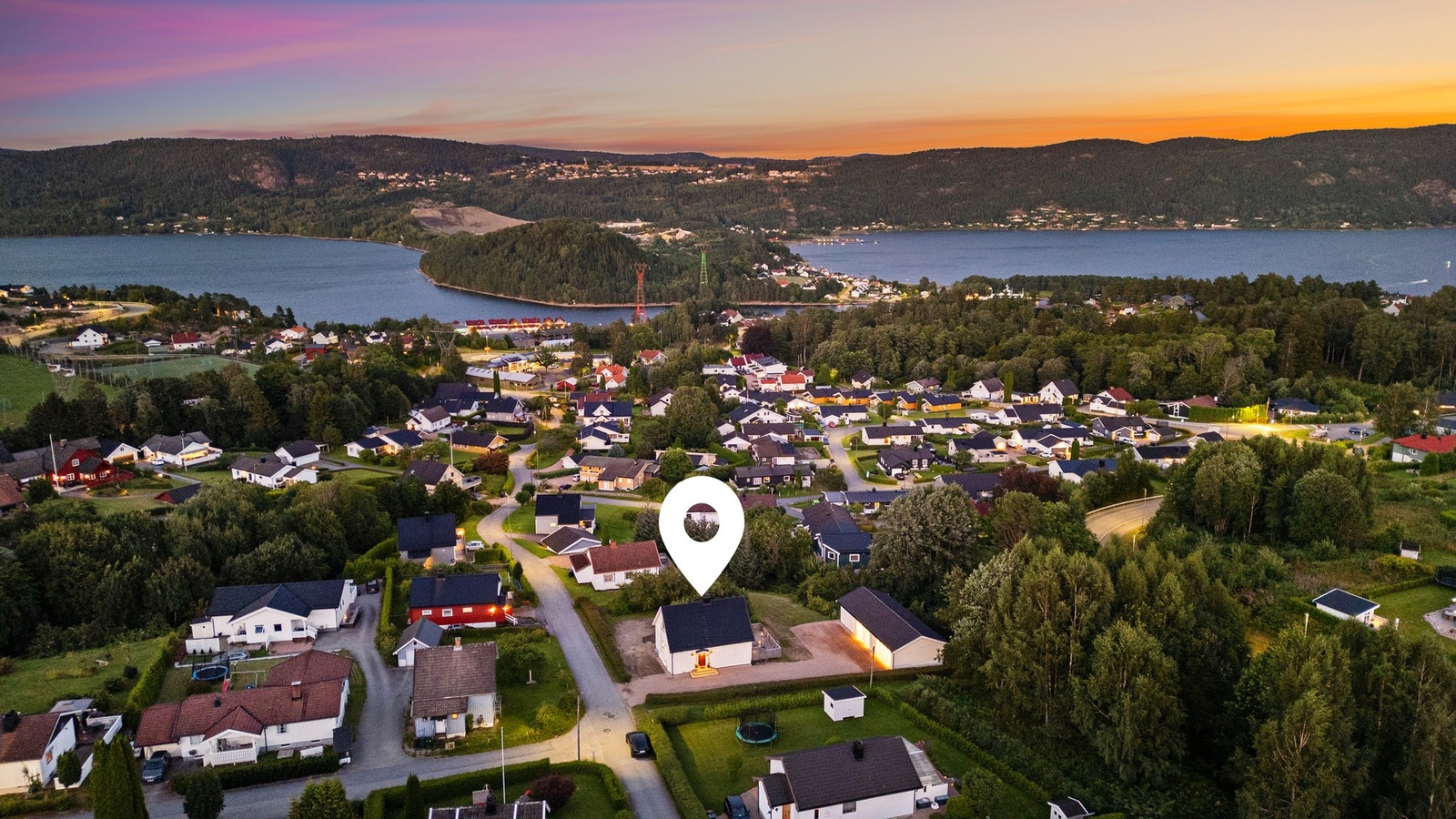 Det tar ca. 15 min å gå til sentrum med sine smale gater og sørlandspreg Galleribilde