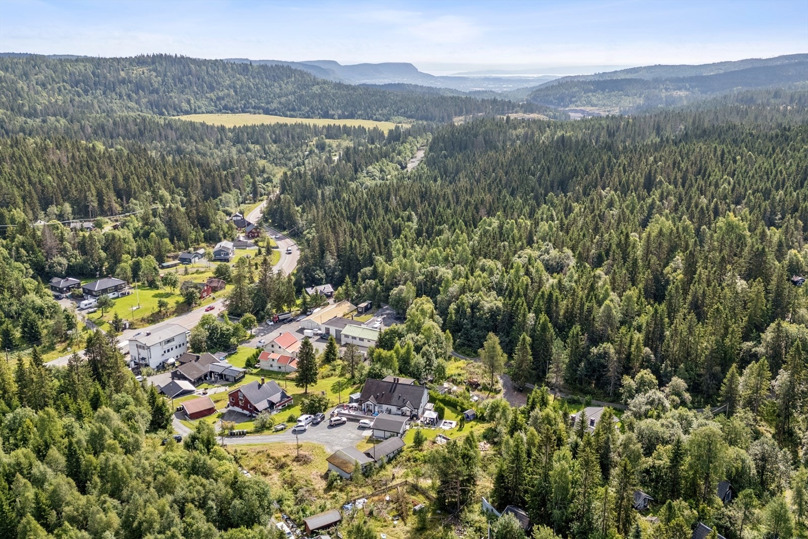 Nye E-16 gjør tomten trafikkstille og rolig med enkel kjørevei til Sandvika og Oslo Galleribilde