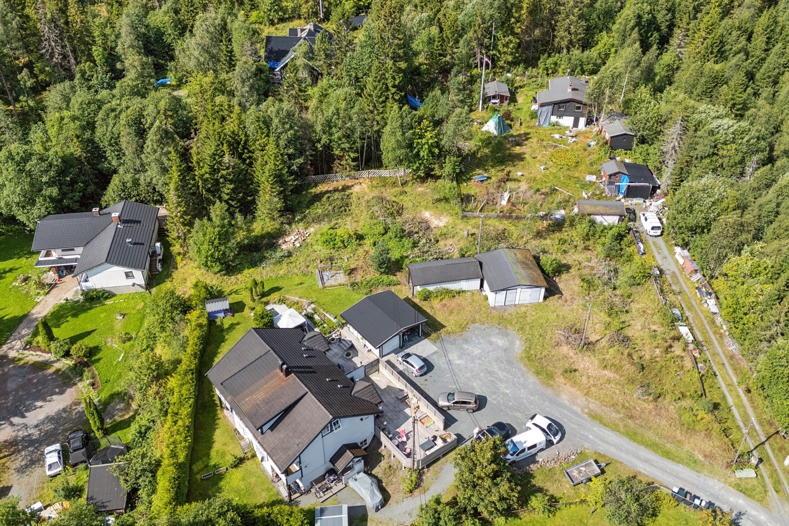 Tomten ligger i et solrikt boligområde Galleribilde