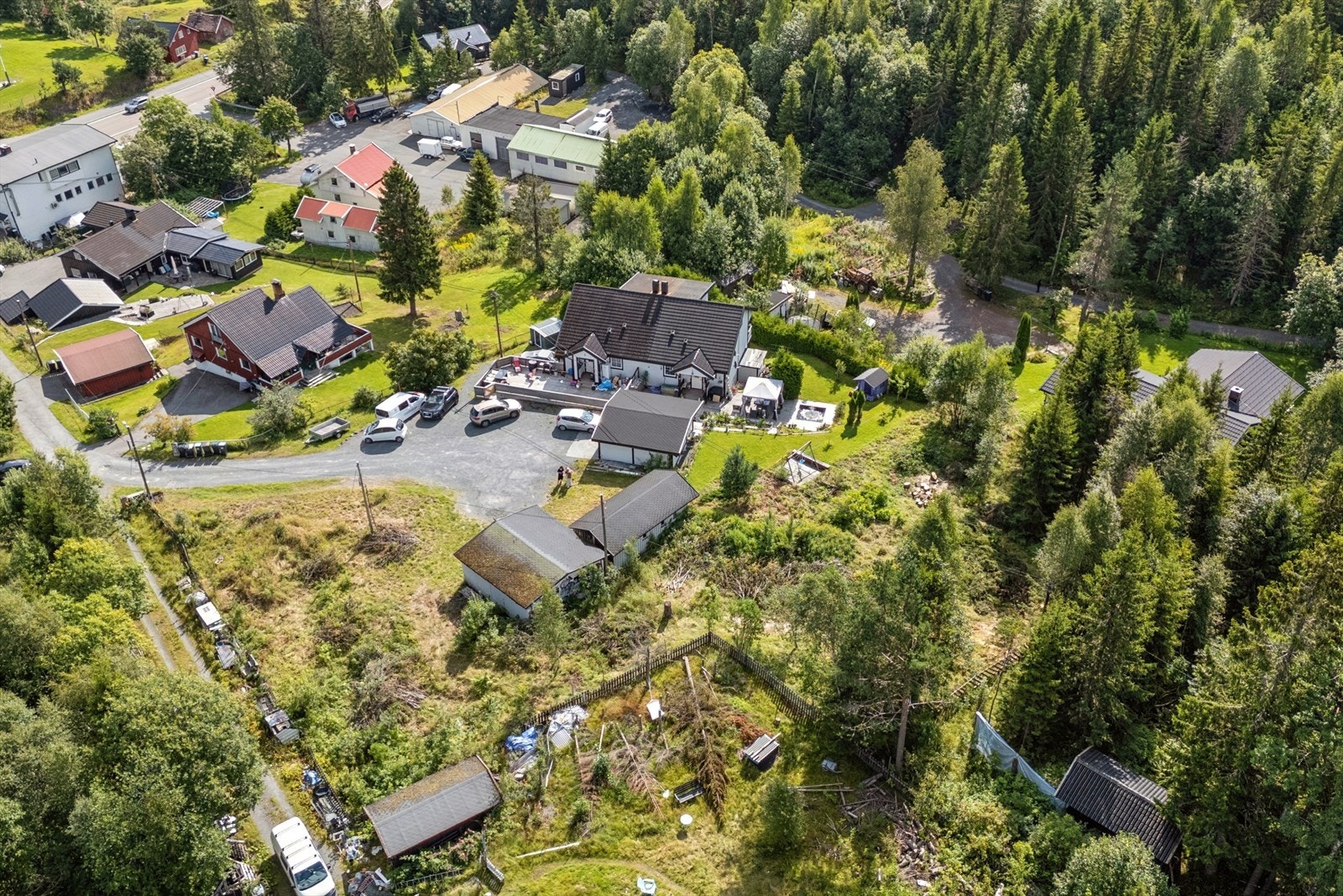 Her kan du bo i grønne, frodige omgivelser med kort vei til alle fasiliteter Galleribilde