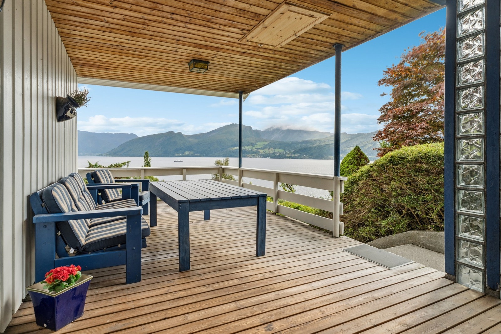 Flott enebolig med deilige utearealer. Galleribilde