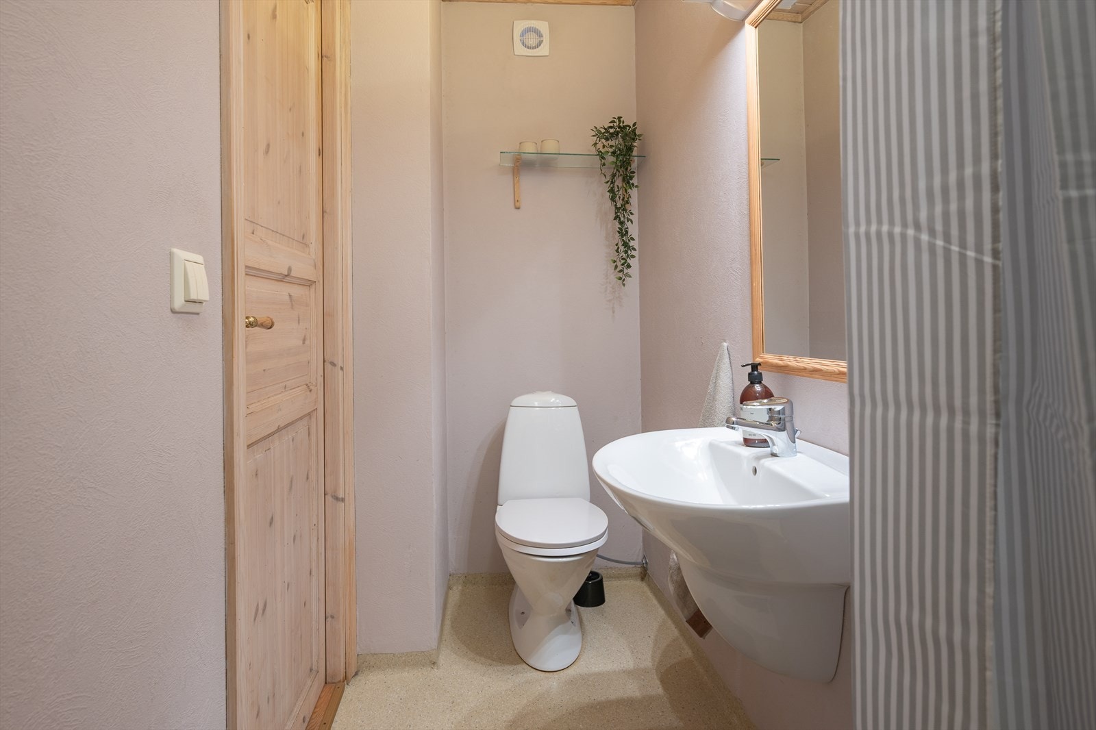 Toalettrom 2.etg Galleribilde