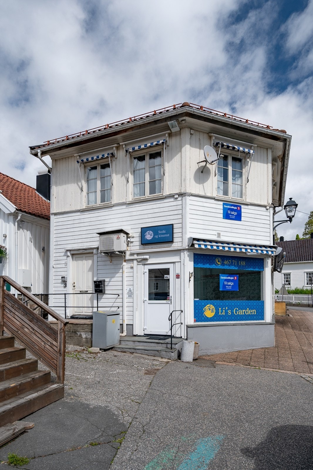 Eiendommen ligger på Torvet i sentrum Galleribilde