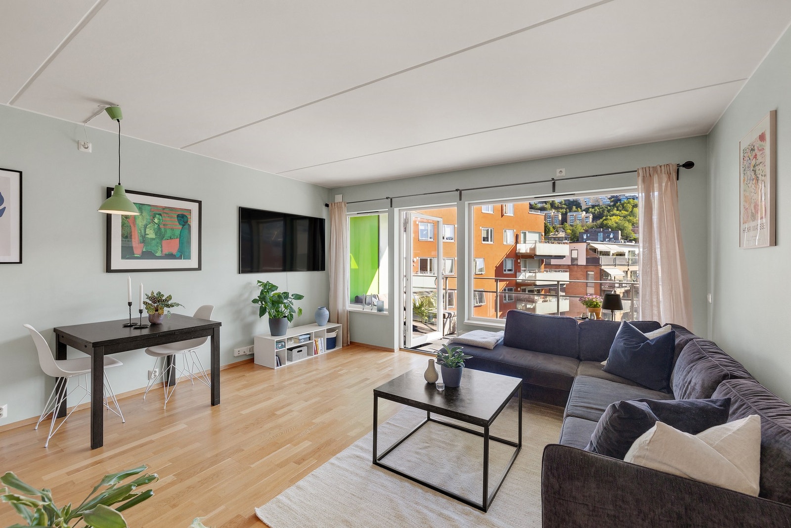 Stuen har god plass til ønsket møblement. Galleribilde