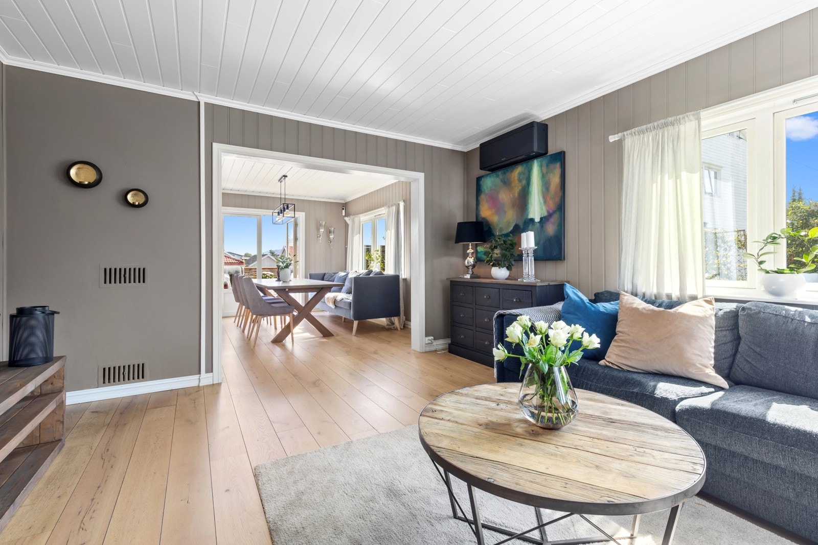 Fra stuen har man videre tilgang til spisestue og kjøkken. Galleribilde