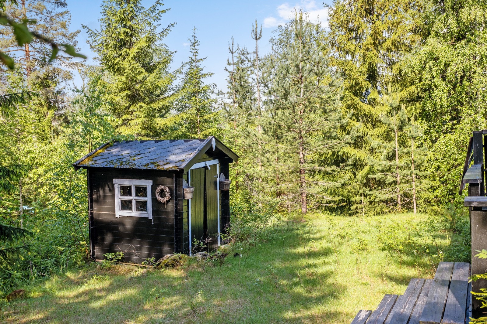 Det er også en praktisk redskapsbod til oppbevaring Galleribilde