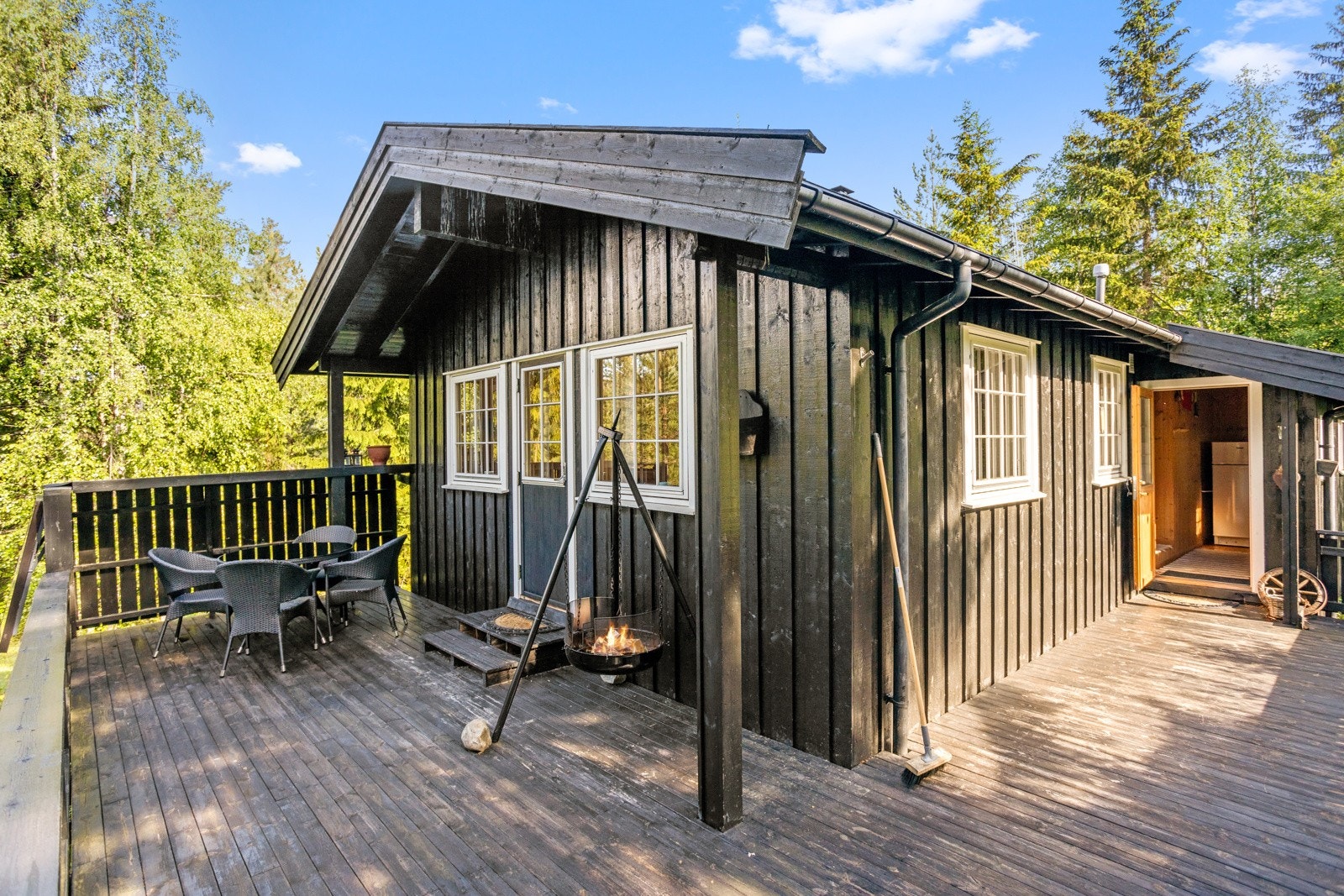 På den sydøstvendte terrassen er det god plass til møblement, her kan man nyte været. Galleribilde