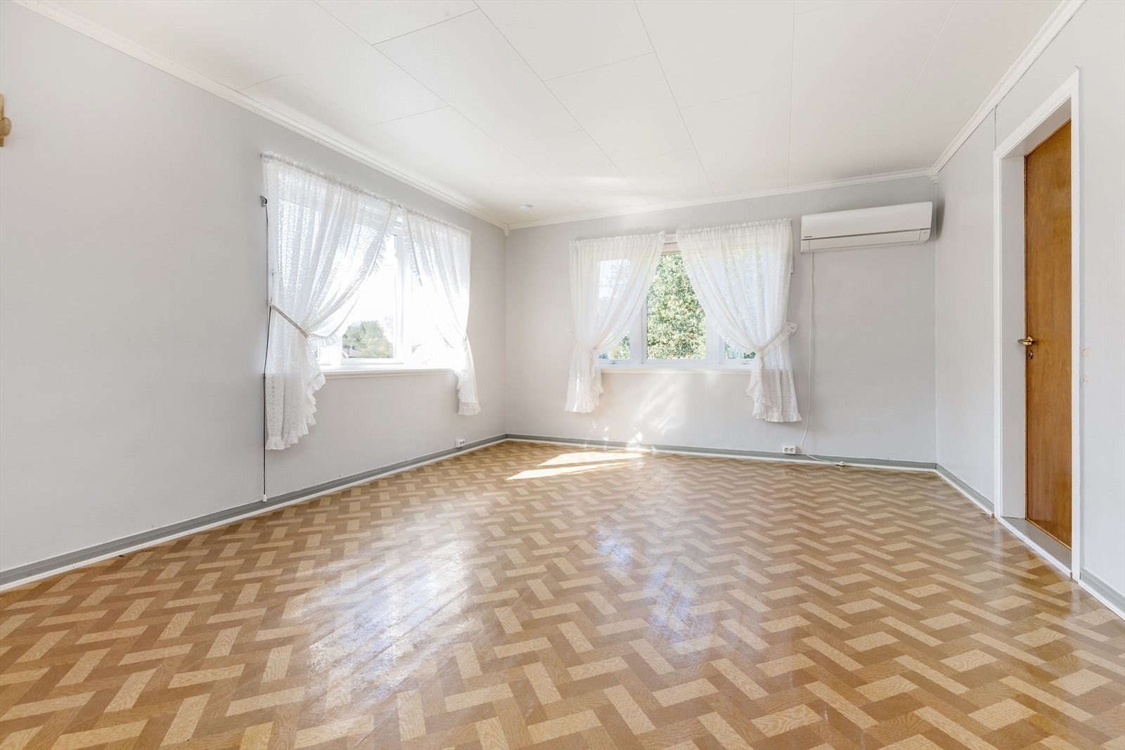 Stue 1 - varmepumpe og vedovn Galleribilde