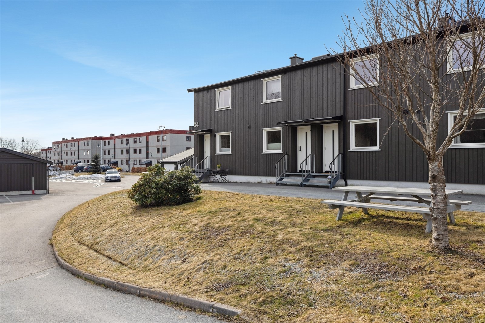 Det er nylig blitt utført oppgraderinger av fasaden, i regi av borettslaget, bl.a. ny kledning, nye vinduer, ny trapp og inngangsdør. Galleribilde