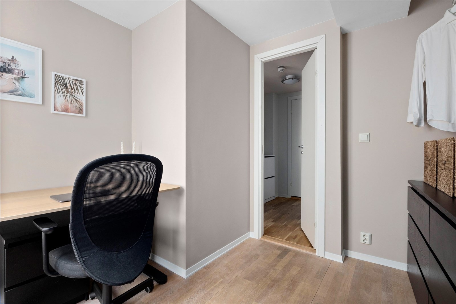 I dag brukes rommet som kontor og garderobe. Galleribilde