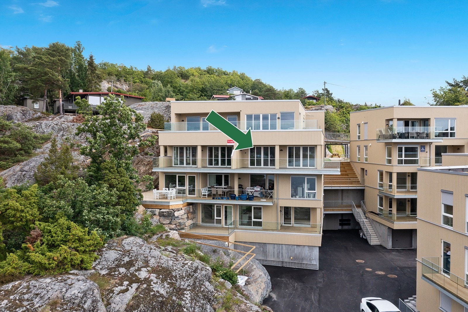 Flott hjørneleilighet i sameiet Sjøsiden Valle - et svært beskrivende navn på leilighetskomplekset som huser både fastboende og feriegjester. Galleribilde