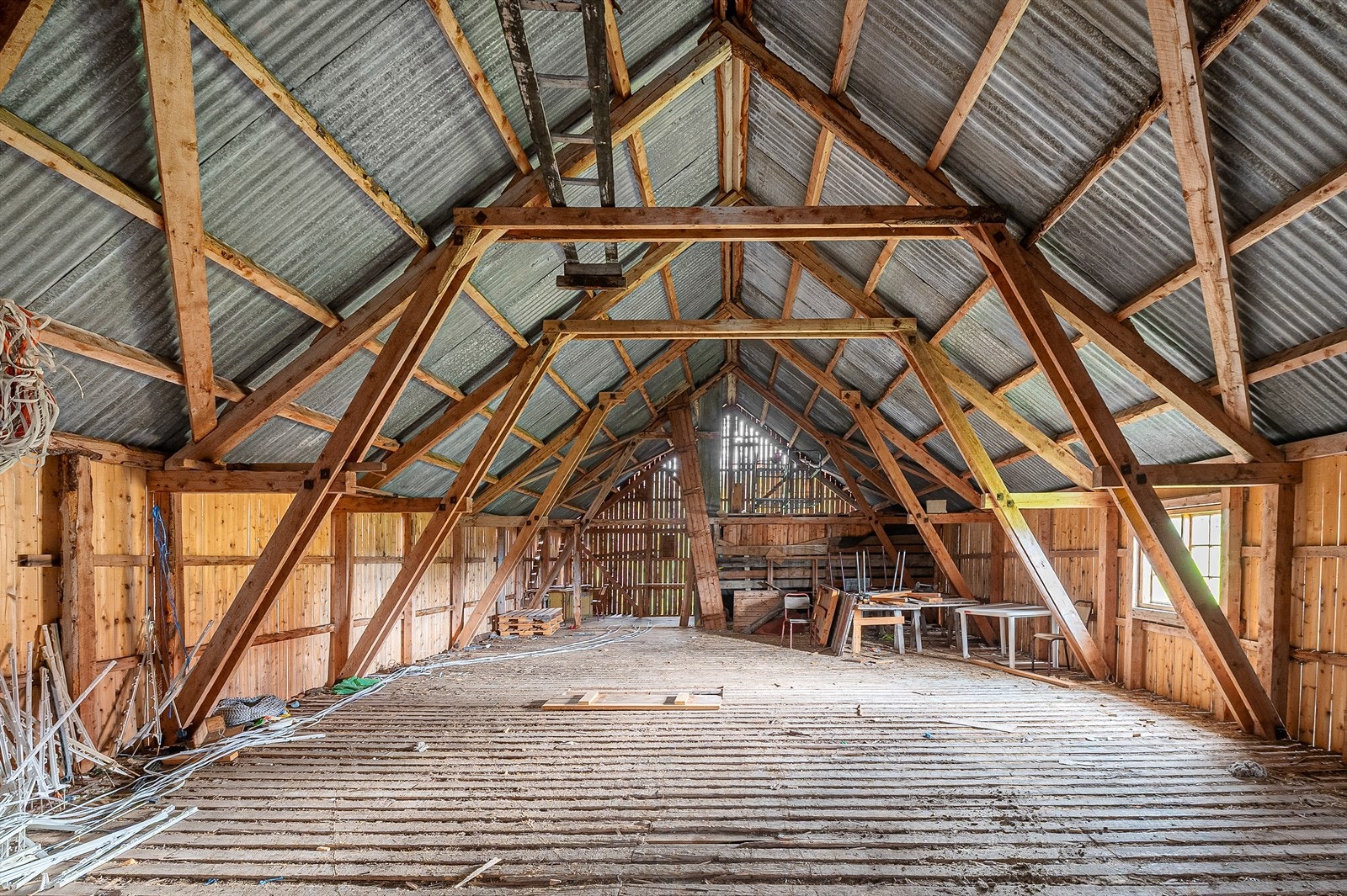 2. etasje på låven er på 147 kvm. Galleribilde