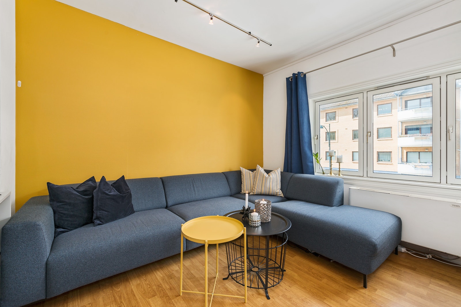 Stue med rom for sosiale aktiviteter Galleribilde