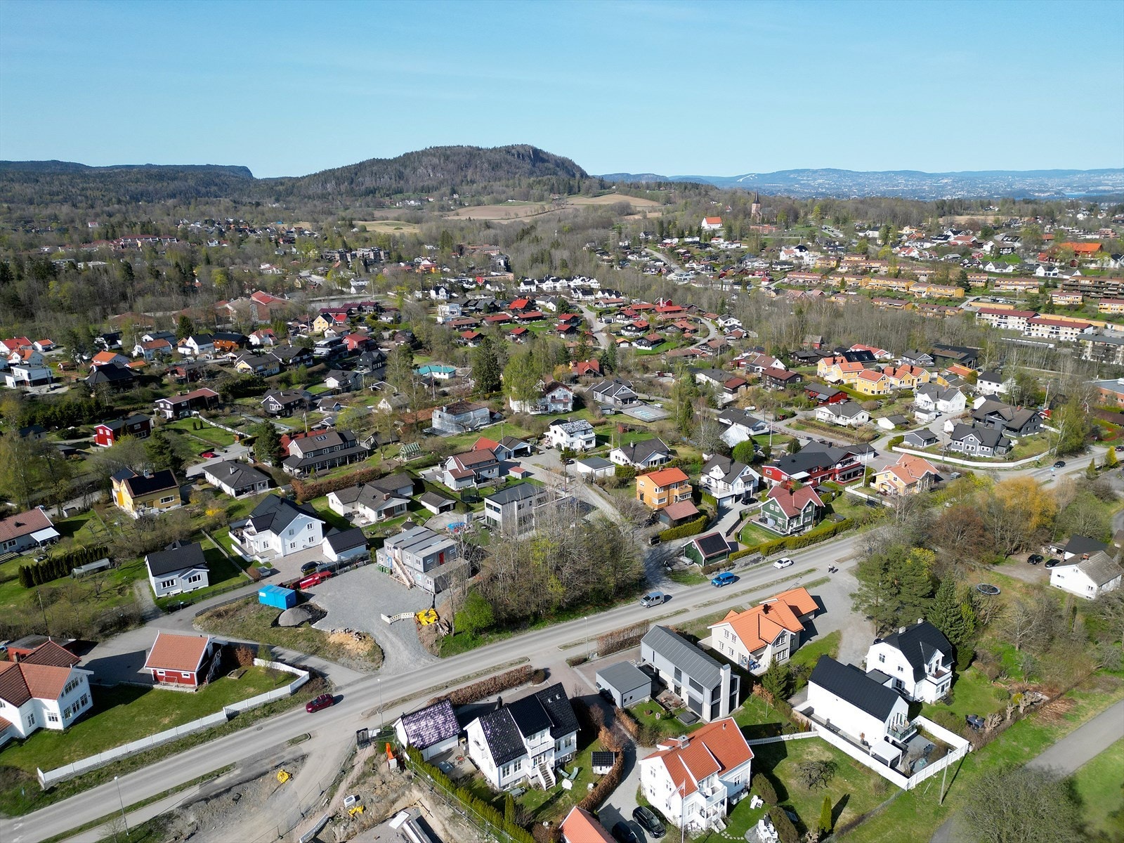 Er du glad i å bo sentralt, men allikevel nær marka med flotte turmuligheter, er dette noe for deg. Galleribilde