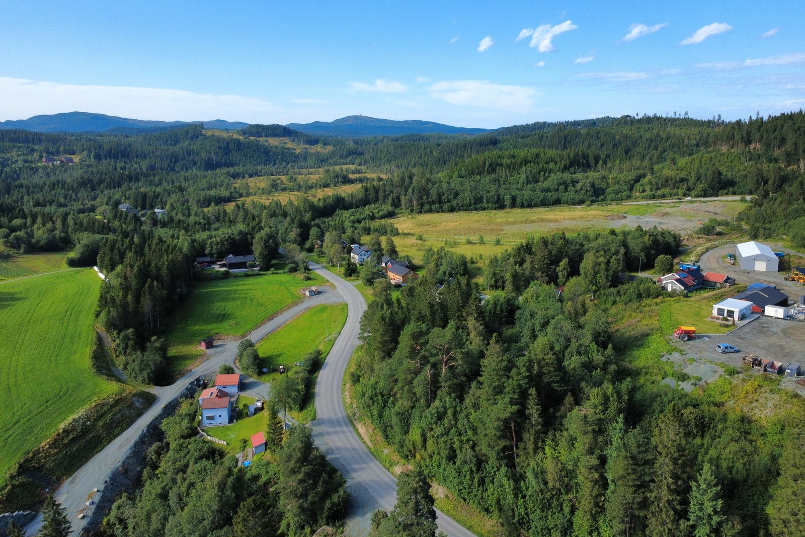 Velkommen til Ringvålvegen 199! Her får du utstrakte og flotte turområder og det er ca 5 min til Ringvål skistadion. Galleribilde