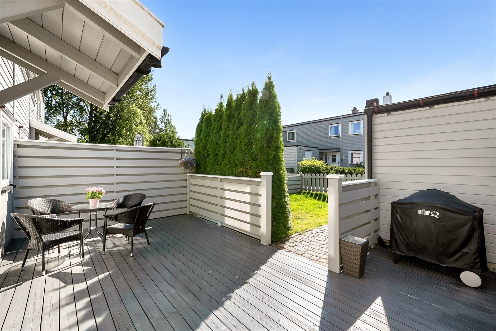 Innbydende inngangsparti som gir et godt førsteinntrykk av boligen. Galleribilde