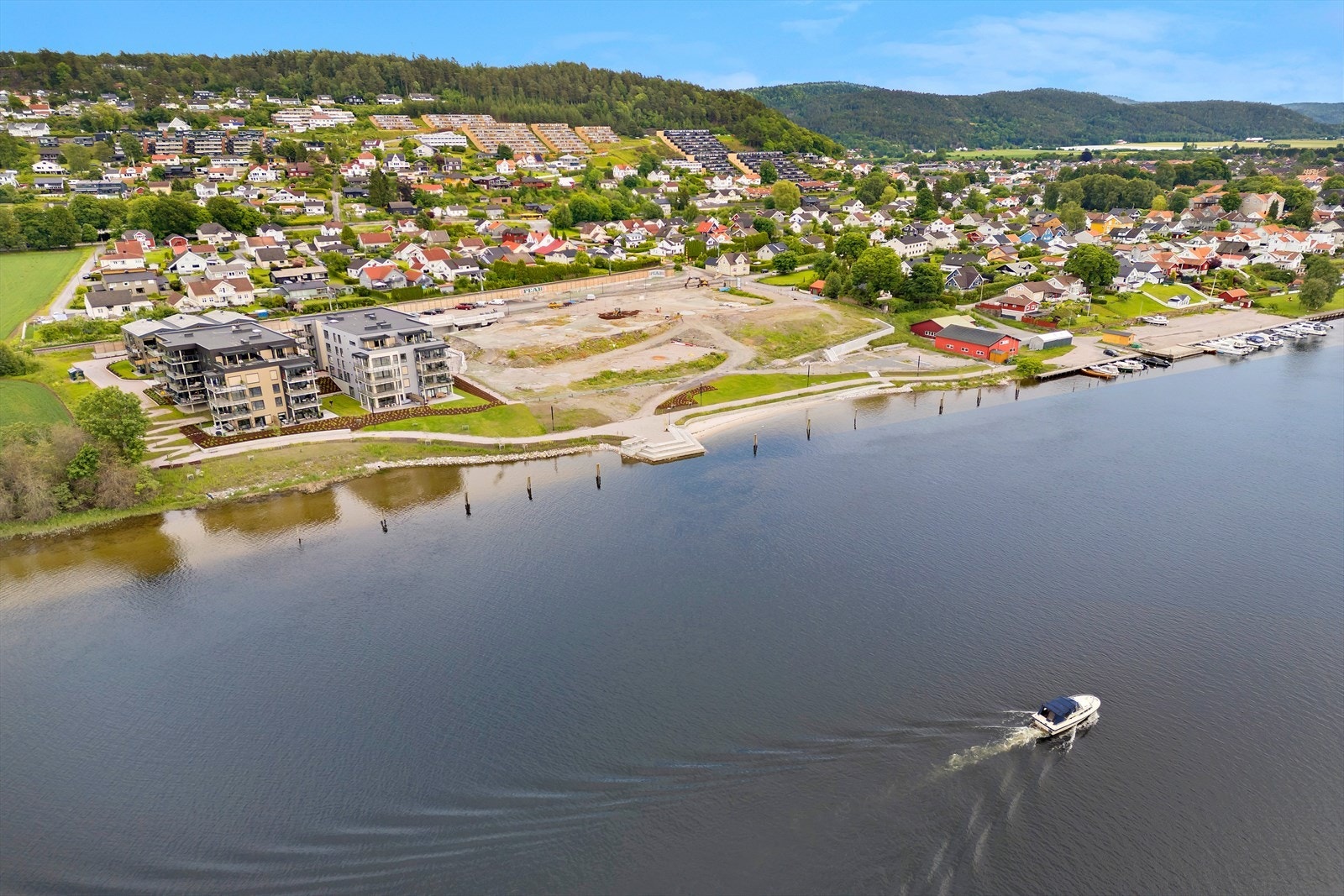 Linnajordet aktivitetspark er nærområdet og har lekeapparater, treningsapparater, gapahuk og tidvis skøytebane på vinteren Galleribilde