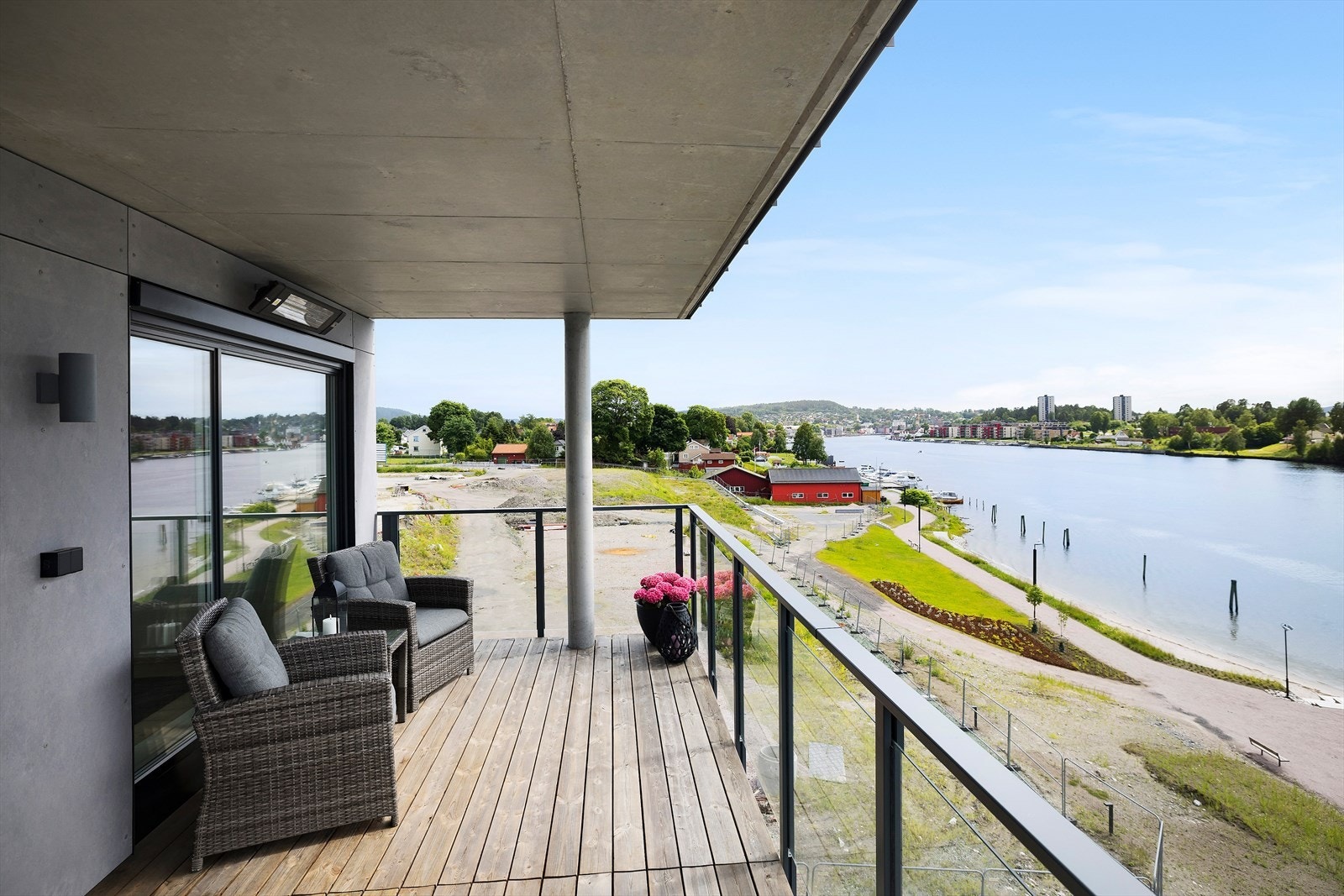 Her kan fine sommerdager og utsikt nytes Galleribilde