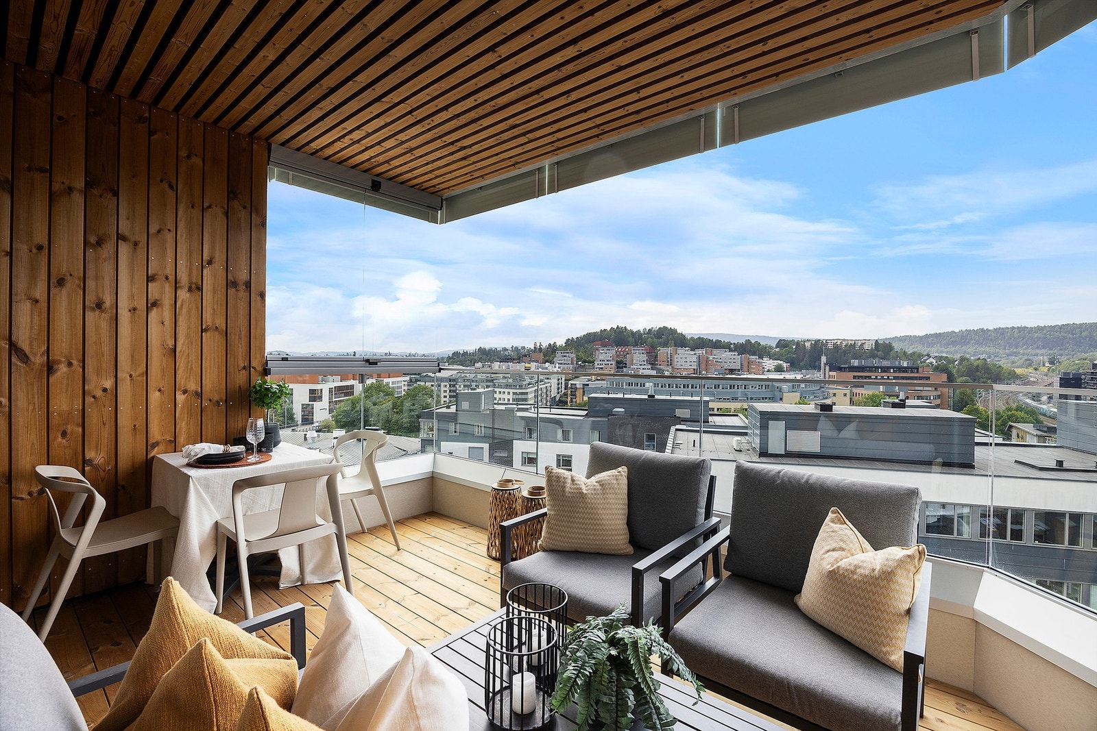 Fra 8. etasje får du en nydelig utsikt mot både byen og nærområdene, med topp solforhold Galleribilde