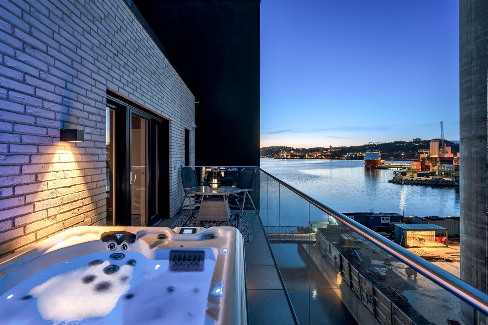 En lekker 4-roms i 4. etg. med heisadkomst. Parkering i nabokjeller. Galleribilde