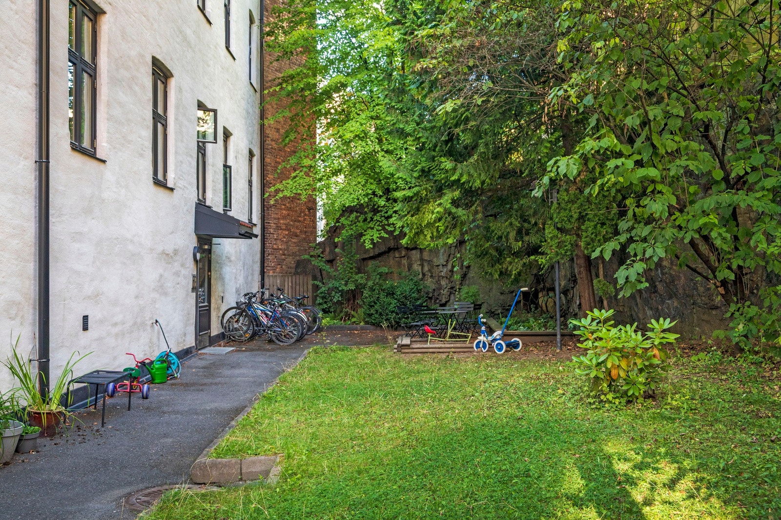 Borettslaget byr på en frodig og skjermet bakgård. Galleribilde