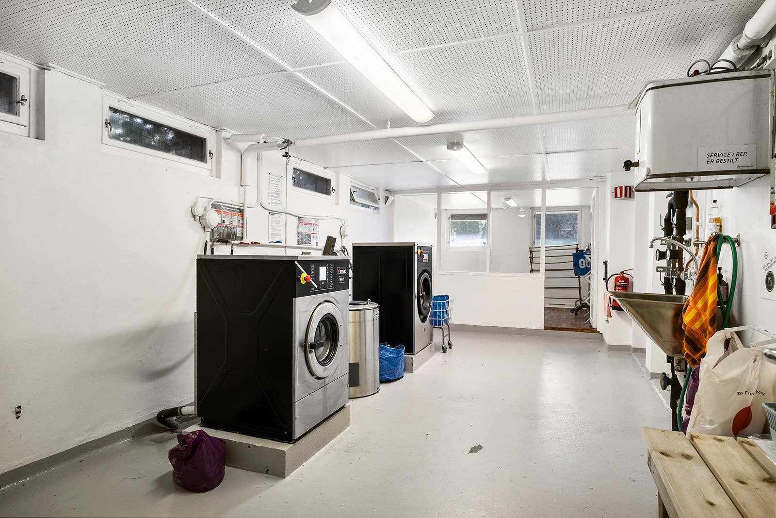 Felles vaskerom i kjelleren. Galleribilde