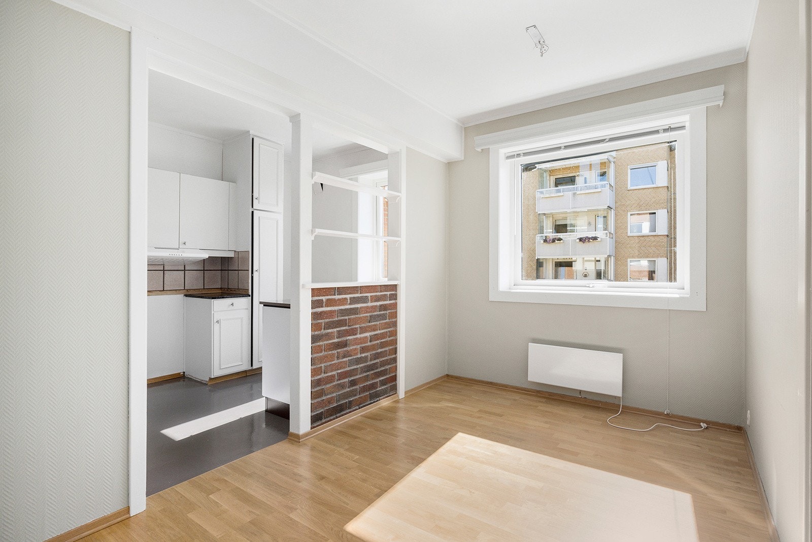 Praktisk spisestue med god plass til spisebord. Galleribilde