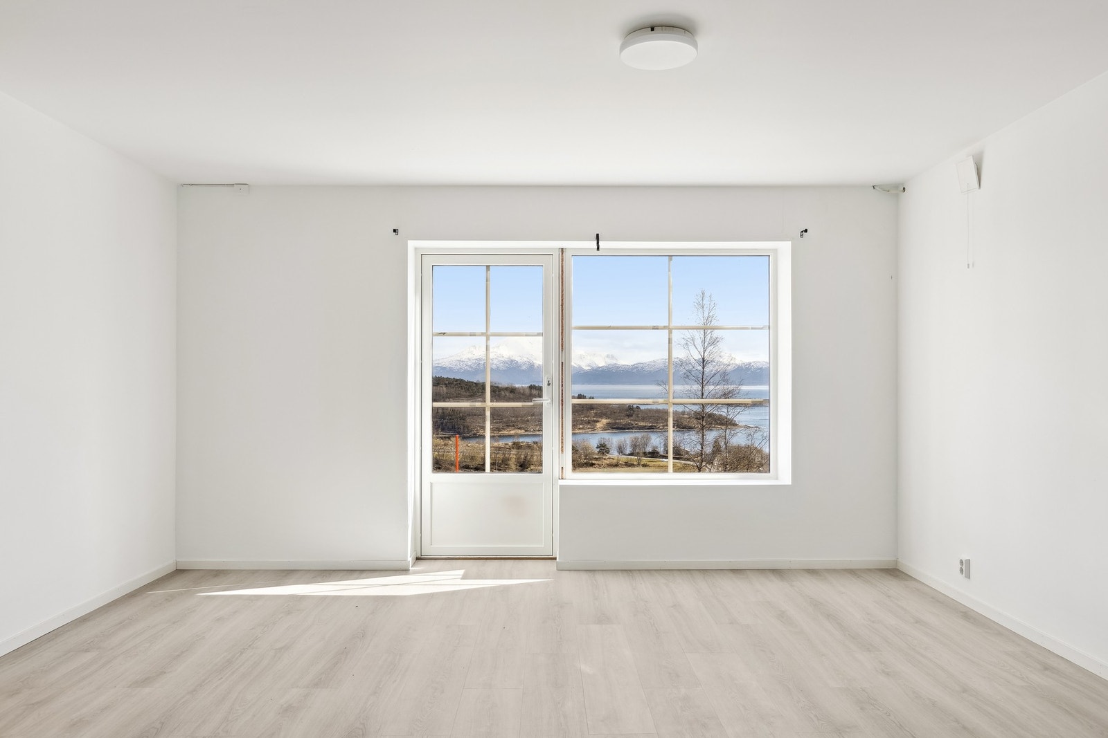 Garasje innredet og tiltenkt som hybel - ikke søkt Galleribilde