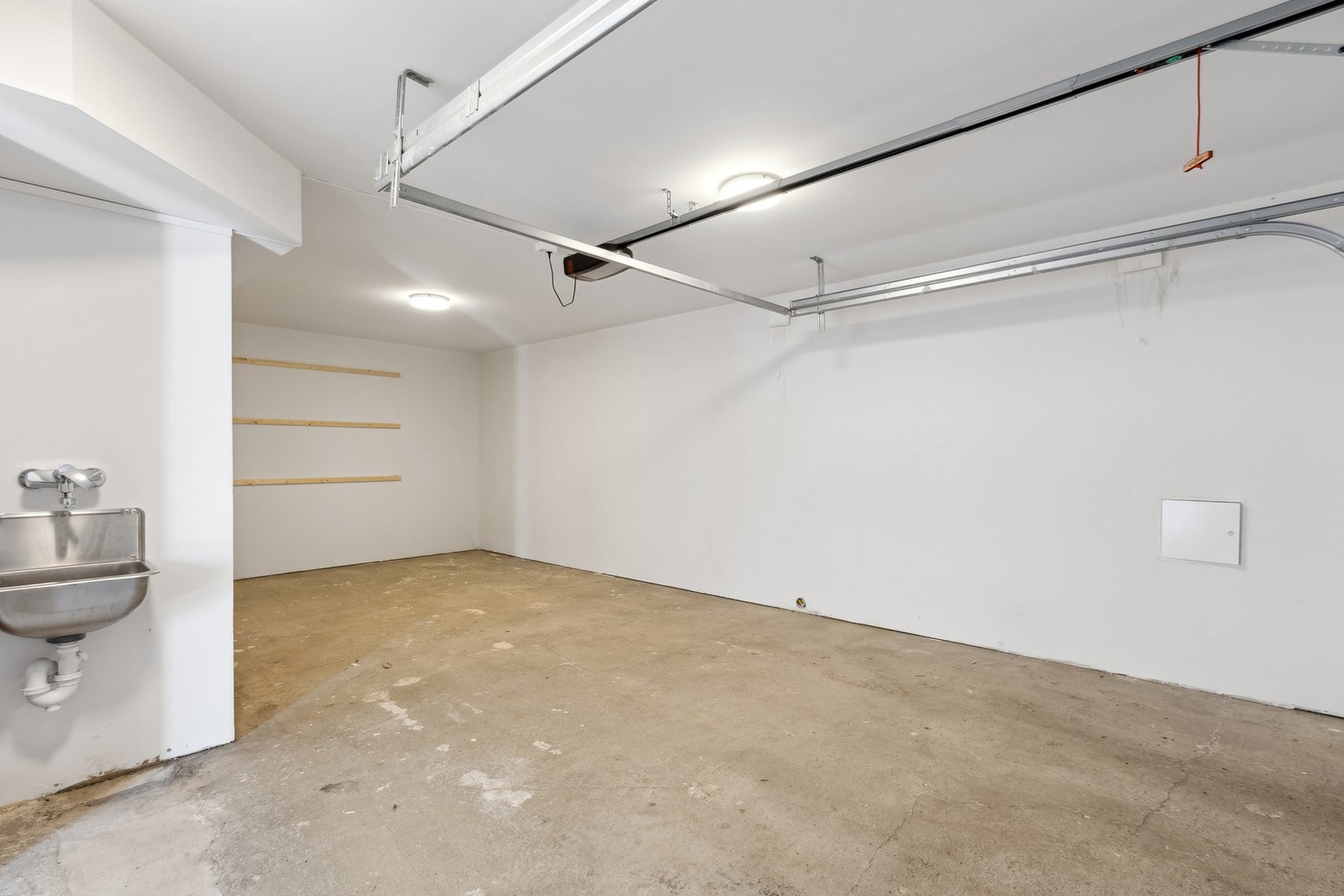 Integrert garasje i underetasjen Galleribilde