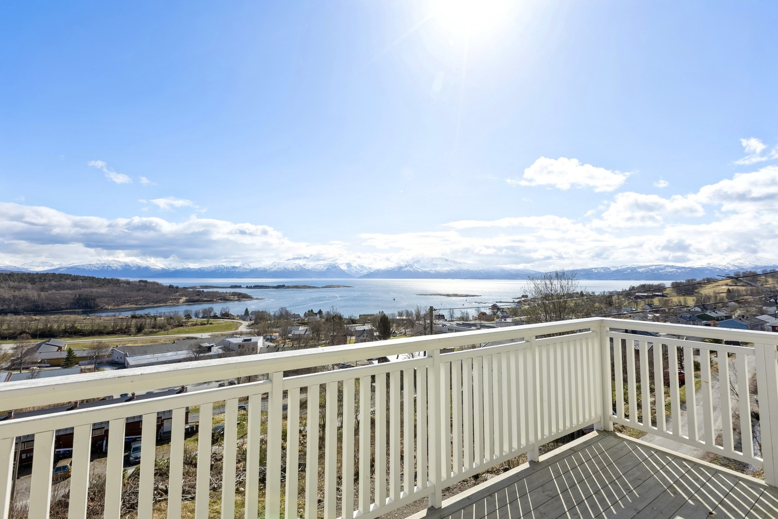 Sjekk den utsikten fra balkongen i andre etasje! Galleribilde