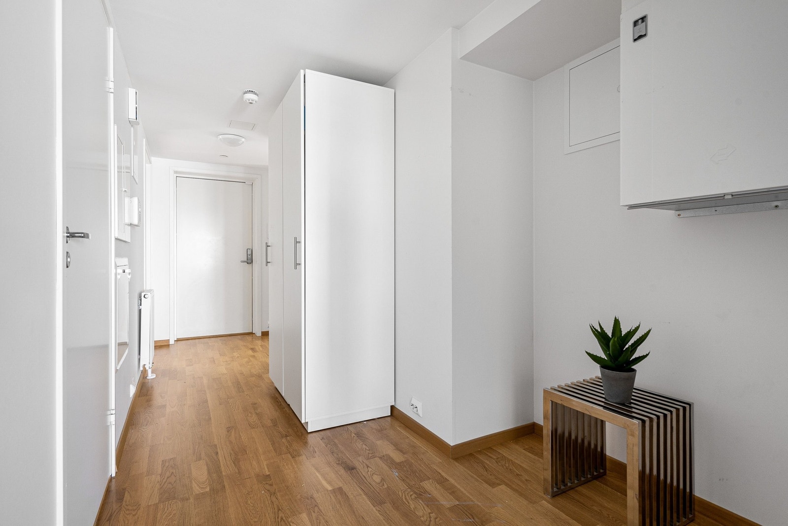 Hall / entre med dobbelt garderobeskap. Galleribilde