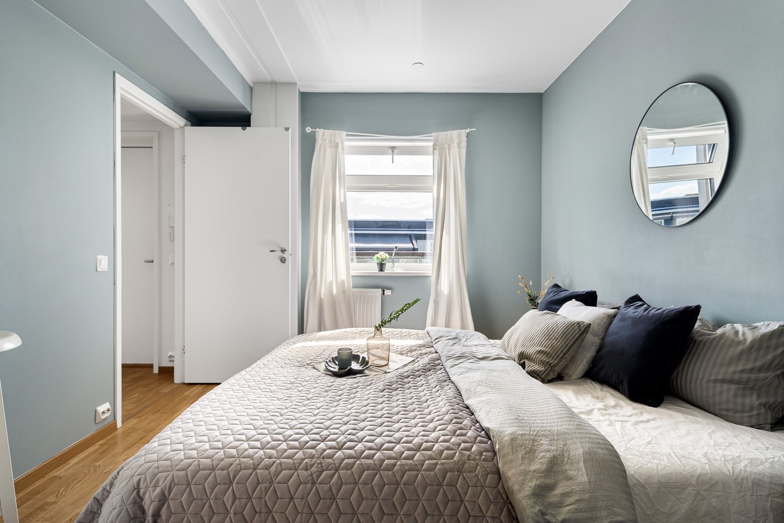 Soverom 2 dør ut mot mot entre Galleribilde