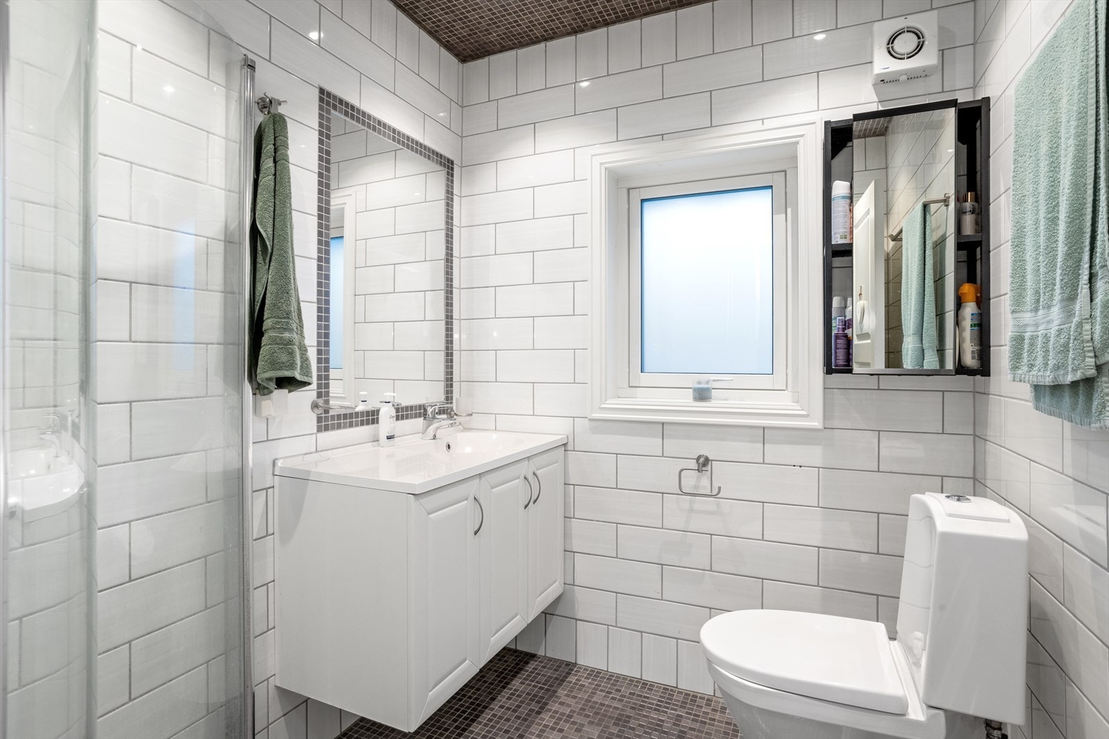 Flislagt bad med varmekabler Galleribilde