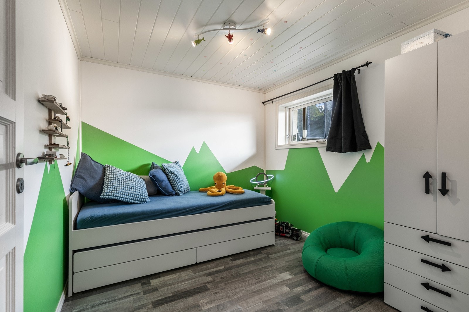 I underetasjen er det også et innredet rom som benyttes til soverom. Galleribilde