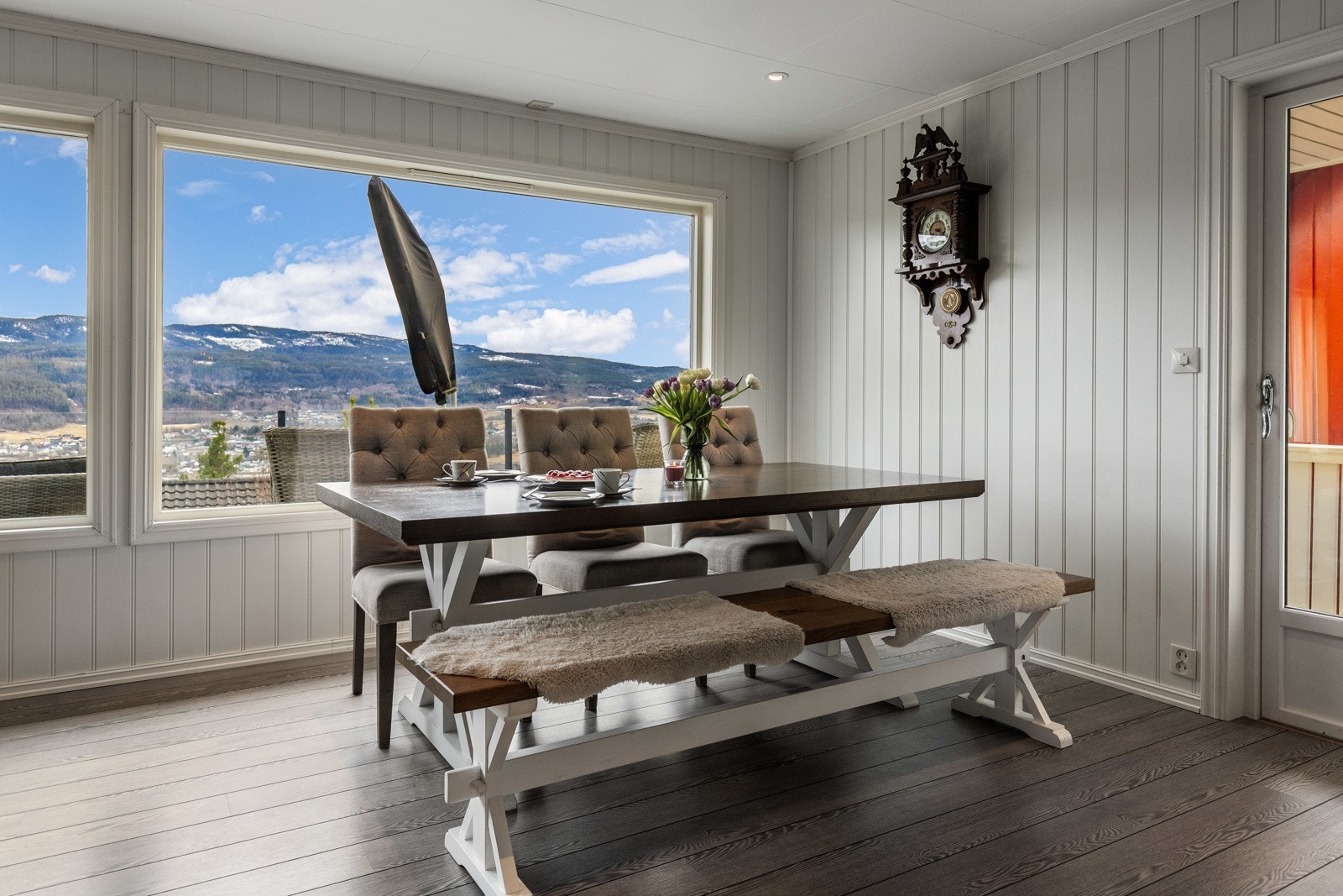 Stuen har klart avdalte soner. Galleribilde